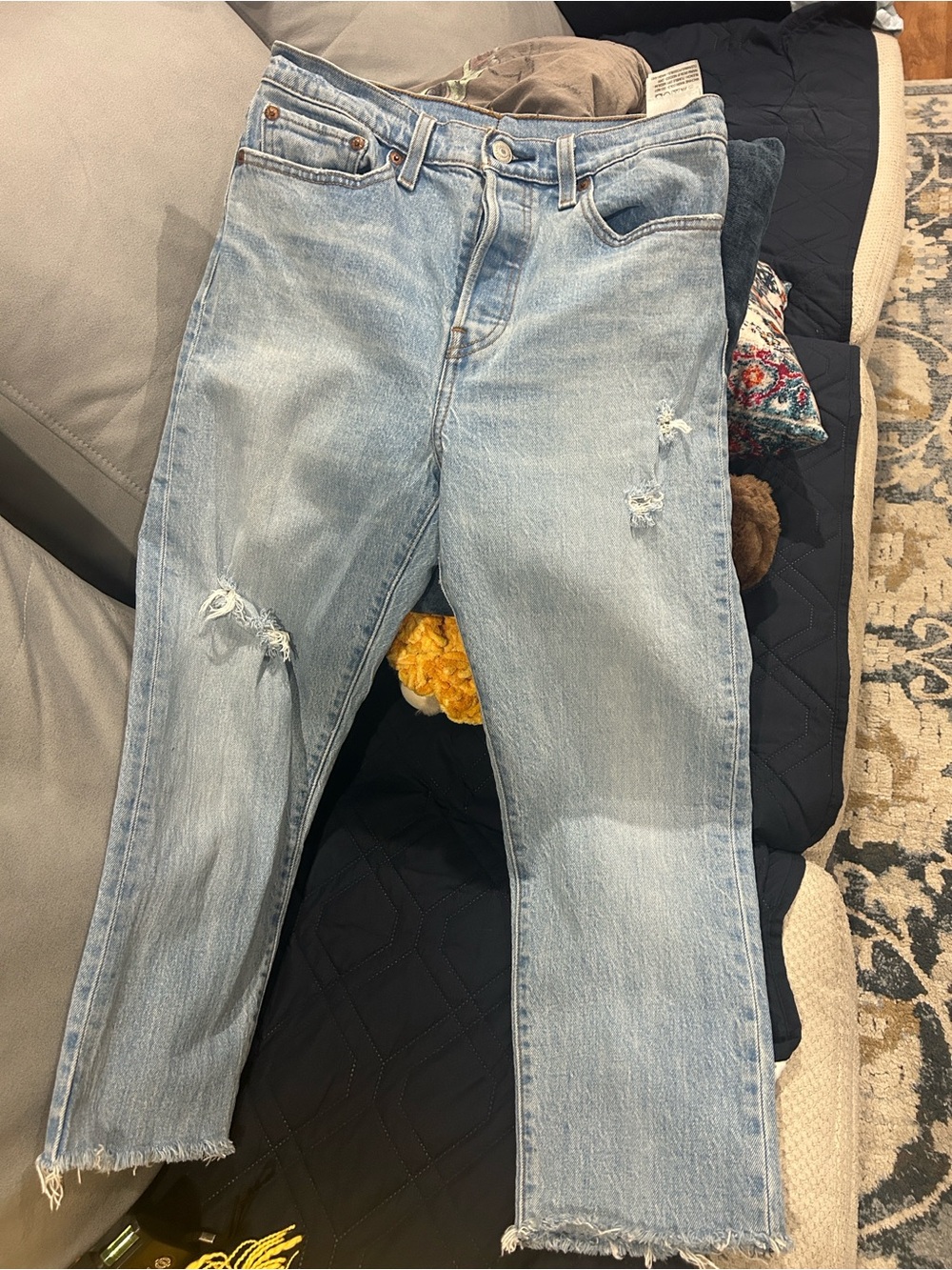 501 Premium women’s jeans see pics size 28
Frayed - see pics for inseam